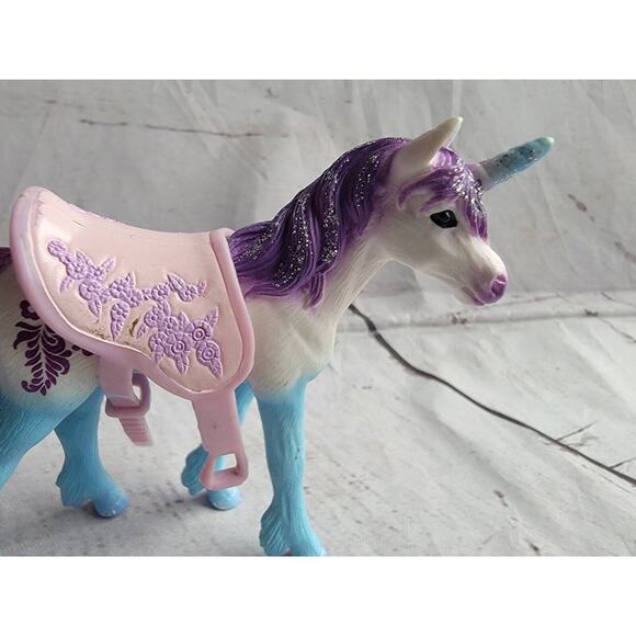 Schleich Olaria Unicorn Foal PVC Figure, Baby Unicorn, Colt, #70589, Mythical - Picture 2 of 7